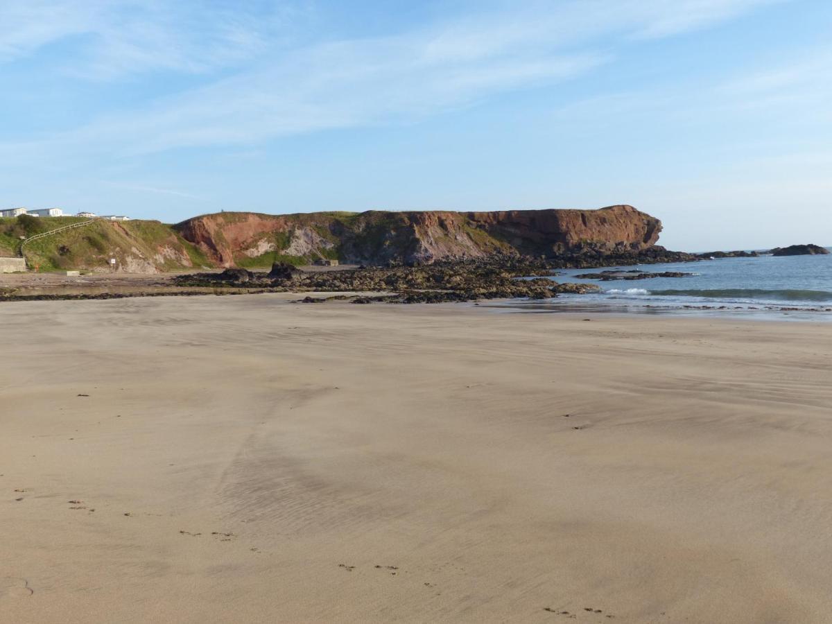 Relax In A 1 Bedroom Apartment Near A Country Pub Eyemouth Bagian luar foto