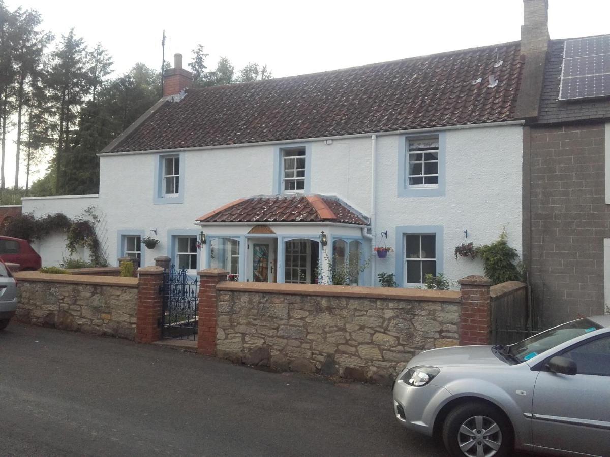 Relax In A 1 Bedroom Apartment Near A Country Pub Eyemouth Bagian luar foto