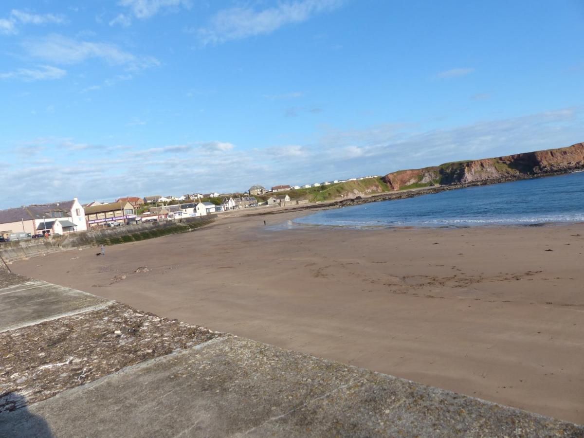 Relax In A 1 Bedroom Apartment Near A Country Pub Eyemouth Bagian luar foto